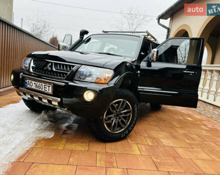 Черный Мицубиси Паджеро, объемом двигателя 3.2 л и пробегом 230 тыс. км за 10800 $, фото 145 на Automoto.ua