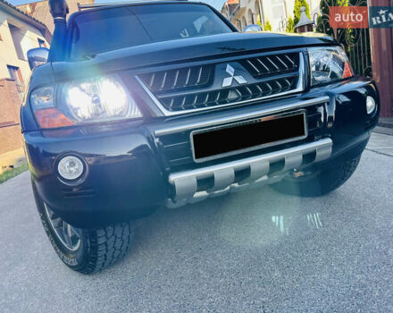 Черный Мицубиси Паджеро, объемом двигателя 3.2 л и пробегом 230 тыс. км за 10800 $, фото 48 на Automoto.ua