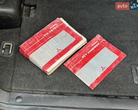 Чорний Міцубісі Паджеро, об'ємом двигуна 3.8 л та пробігом 260 тис. км за 10500 $, фото 23 на Automoto.ua