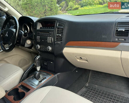 Черный Мицубиси Паджеро, объемом двигателя 3 л и пробегом 210 тыс. км за 10500 $, фото 19 на Automoto.ua