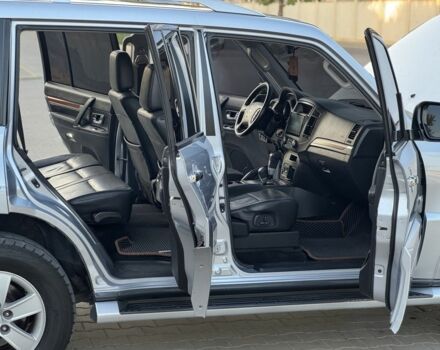 Черный Мицубиси Паджеро, объемом двигателя 2.4 л и пробегом 282 тыс. км за 13000 $, фото 10 на Automoto.ua