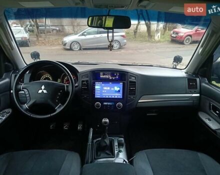 Черный Мицубиси Паджеро, объемом двигателя 3.2 л и пробегом 249 тыс. км за 13500 $, фото 6 на Automoto.ua