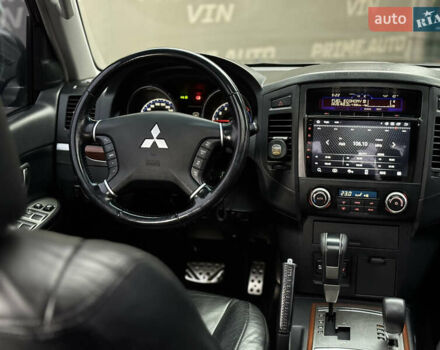 Чорний Міцубісі Паджеро, об'ємом двигуна 3.2 л та пробігом 209 тис. км за 11500 $, фото 44 на Automoto.ua