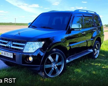 Черный Мицубиси Паджеро, объемом двигателя 3 л и пробегом 246 тыс. км за 12900 $, фото 1 на Automoto.ua