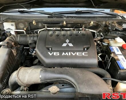 Черный Мицубиси Паджеро, объемом двигателя 3 л и пробегом 364 тыс. км за 12400 $, фото 7 на Automoto.ua