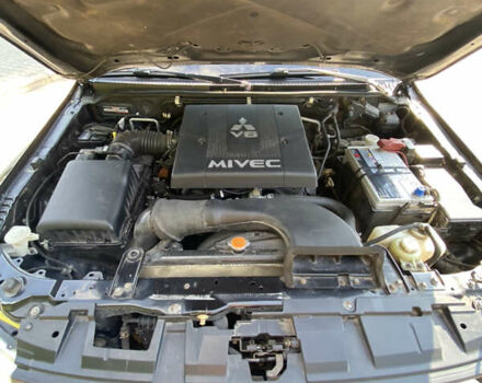 Черный Мицубиси Паджеро, объемом двигателя 3.8 л и пробегом 171 тыс. км за 12800 $, фото 18 на Automoto.ua