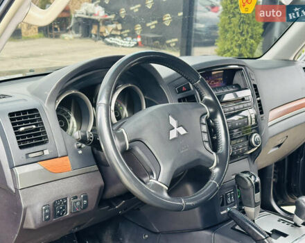 Черный Мицубиси Паджеро, объемом двигателя 2.97 л и пробегом 241 тыс. км за 11900 $, фото 13 на Automoto.ua