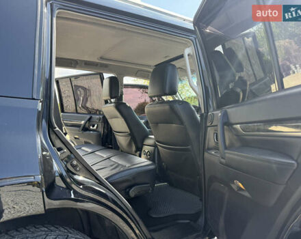 Чорний Міцубісі Паджеро, об'ємом двигуна 3.2 л та пробігом 260 тис. км за 12950 $, фото 17 на Automoto.ua