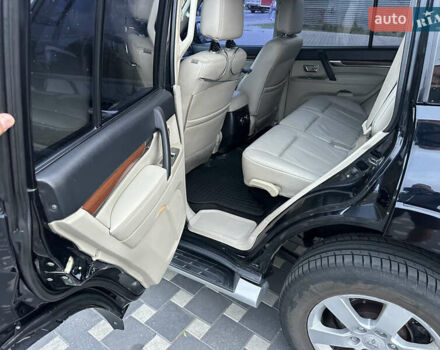 Черный Мицубиси Паджеро, объемом двигателя 3.2 л и пробегом 191 тыс. км за 12999 $, фото 12 на Automoto.ua