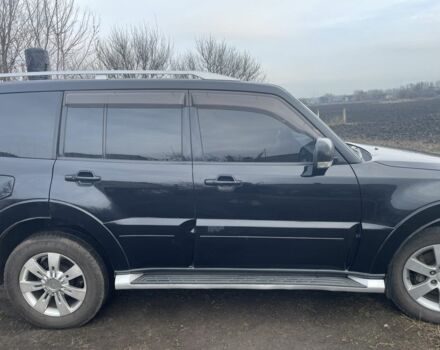 Чорний Міцубісі Паджеро, об'ємом двигуна 3.2 л та пробігом 280 тис. км за 13000 $, фото 2 на Automoto.ua