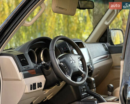Мицубиси Паджеро 2007 в Киеве на Automoto.ua Черный Мицубиси Паджеро, объемом двигателя 3.8 л и пробегом 216 тыс. км за 9300 $, фото 44 на Automoto.ua