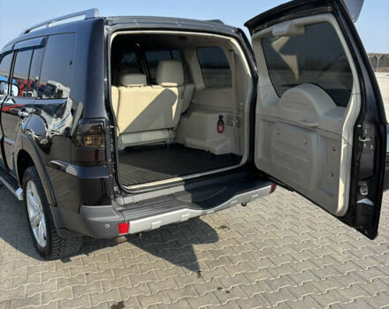 Черный Мицубиси Паджеро, объемом двигателя 2.97 л и пробегом 301 тыс. км за 11000 $, фото 12 на Automoto.ua