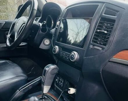 Чорний Міцубісі Паджеро, об'ємом двигуна 3 л та пробігом 260 тис. км за 10800 $, фото 47 на Automoto.ua