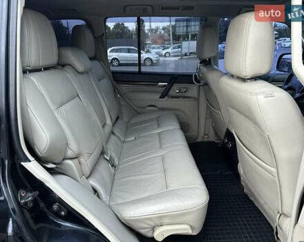 Черный Мицубиси Паджеро, объемом двигателя 3.2 л и пробегом 191 тыс. км за 12999 $, фото 15 на Automoto.ua