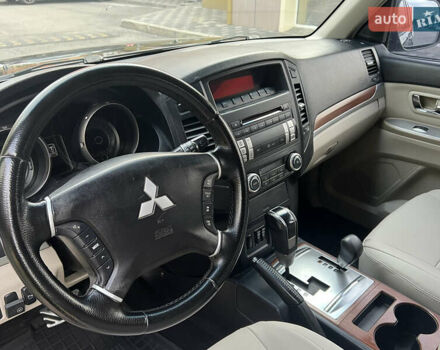 Черный Мицубиси Паджеро, объемом двигателя 3 л и пробегом 210 тыс. км за 10500 $, фото 12 на Automoto.ua