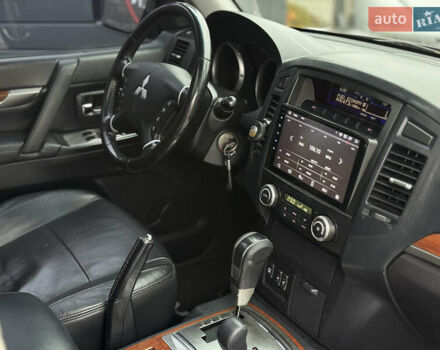 Чорний Міцубісі Паджеро, об'ємом двигуна 3.2 л та пробігом 209 тис. км за 11500 $, фото 40 на Automoto.ua