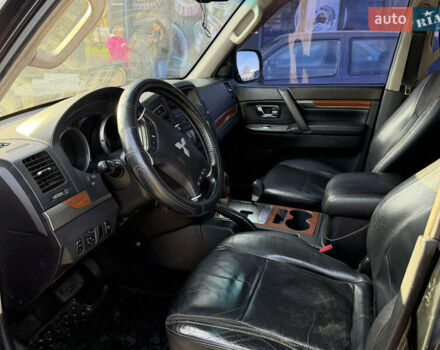 Чорний Міцубісі Паджеро, об'ємом двигуна 3.2 л та пробігом 201 тис. км за 8999 $, фото 17 на Automoto.ua
