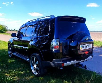 Черный Мицубиси Паджеро, объемом двигателя 3 л и пробегом 246 тыс. км за 12900 $, фото 2 на Automoto.ua