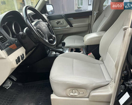 Черный Мицубиси Паджеро, объемом двигателя 3 л и пробегом 210 тыс. км за 10500 $, фото 11 на Automoto.ua