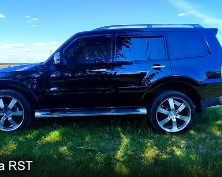 Черный Мицубиси Паджеро, объемом двигателя 3 л и пробегом 246 тыс. км за 12900 $, фото 3 на Automoto.ua