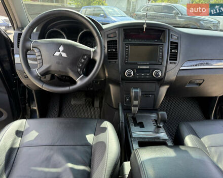 Чорний Міцубісі Паджеро, об'ємом двигуна 3.2 л та пробігом 260 тис. км за 12950 $, фото 12 на Automoto.ua