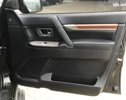 Черный Мицубиси Паджеро, объемом двигателя 3.2 л и пробегом 330 тыс. км за 12790 $, фото 22 на Automoto.ua