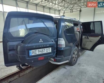 Черный Мицубиси Паджеро, объемом двигателя 3 л и пробегом 320 тыс. км за 6000 $, фото 1 на Automoto.ua