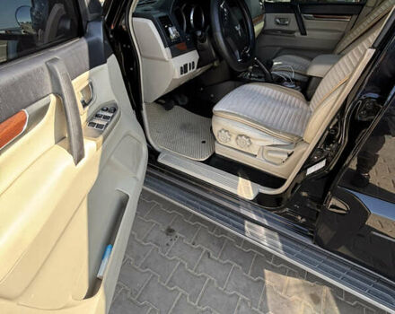 Черный Мицубиси Паджеро, объемом двигателя 2.97 л и пробегом 301 тыс. км за 11000 $, фото 32 на Automoto.ua