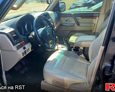 Черный Мицубиси Паджеро, объемом двигателя 3.8 л и пробегом 278 тыс. км за 11200 $, фото 8 на Automoto.ua