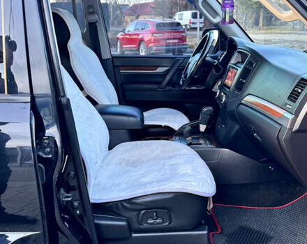 Черный Мицубиси Паджеро, объемом двигателя 3 л и пробегом 275 тыс. км за 9050 $, фото 37 на Automoto.ua