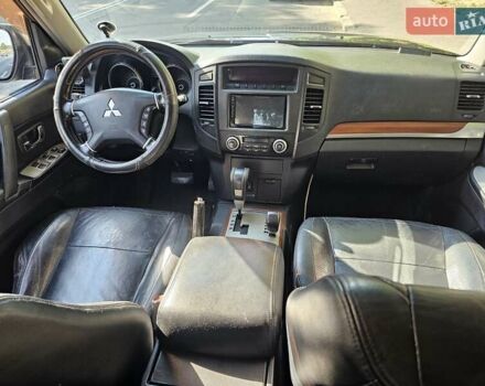 Чорний Міцубісі Паджеро, об'ємом двигуна 3 л та пробігом 210 тис. км за 11000 $, фото 16 на Automoto.ua