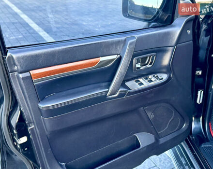 Черный Мицубиси Паджеро, объемом двигателя 3 л и пробегом 275 тыс. км за 9050 $, фото 20 на Automoto.ua