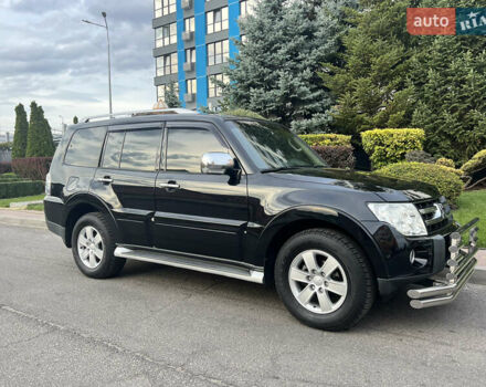 Черный Мицубиси Паджеро, объемом двигателя 3 л и пробегом 210 тыс. км за 10500 $, фото 1 на Automoto.ua