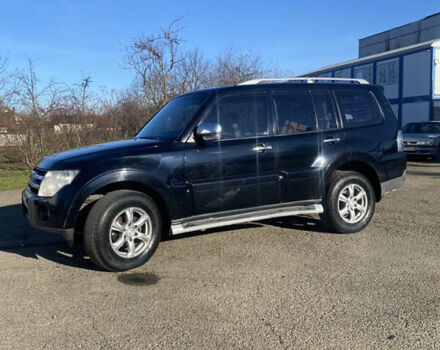 Черный Мицубиси Паджеро, объемом двигателя 3 л и пробегом 326 тыс. км за 9000 $, фото 1 на Automoto.ua