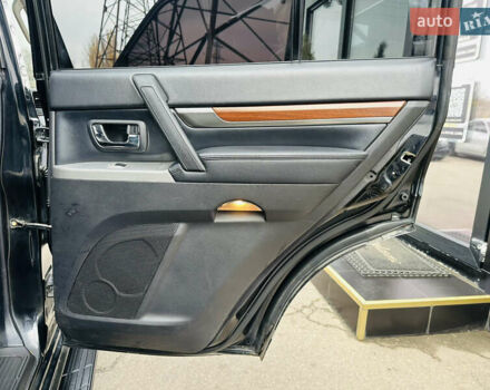 Черный Мицубиси Паджеро, объемом двигателя 2.97 л и пробегом 241 тыс. км за 11900 $, фото 21 на Automoto.ua