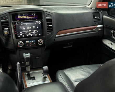 Чорний Міцубісі Паджеро, об'ємом двигуна 3.2 л та пробігом 209 тис. км за 11500 $, фото 46 на Automoto.ua