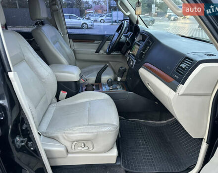 Черный Мицубиси Паджеро, объемом двигателя 3.2 л и пробегом 191 тыс. км за 12999 $, фото 18 на Automoto.ua