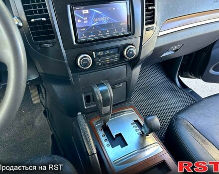 Черный Мицубиси Паджеро, объемом двигателя 3 л и пробегом 249 тыс. км за 10800 $, фото 5 на Automoto.ua