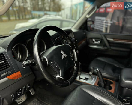 Чорний Міцубісі Паджеро, об'ємом двигуна 3.2 л та пробігом 209 тис. км за 11500 $, фото 21 на Automoto.ua