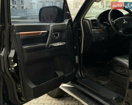 Черный Мицубиси Паджеро, объемом двигателя 2.97 л и пробегом 269 тыс. км за 9500 $, фото 10 на Automoto.ua