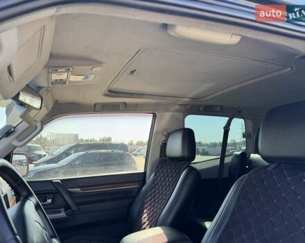 Чорний Міцубісі Паджеро, об'ємом двигуна 3.83 л та пробігом 254 тис. км за 16300 $, фото 23 на Automoto.ua