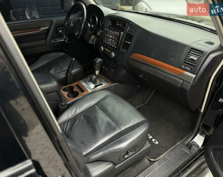 Чорний Міцубісі Паджеро, об'ємом двигуна 3.2 л та пробігом 209 тис. км за 11500 $, фото 39 на Automoto.ua