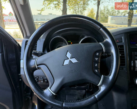 Мицубиси Паджеро 2007 в Харькове на Automoto.ua Черный Мицубиси Паджеро, объемом двигателя 2.97 л и пробегом 241 тыс. км за 11500 $, фото 4 на Automoto.ua