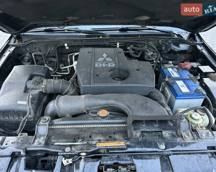 Черный Мицубиси Паджеро, объемом двигателя 3.2 л и пробегом 191 тыс. км за 12999 $, фото 21 на Automoto.ua