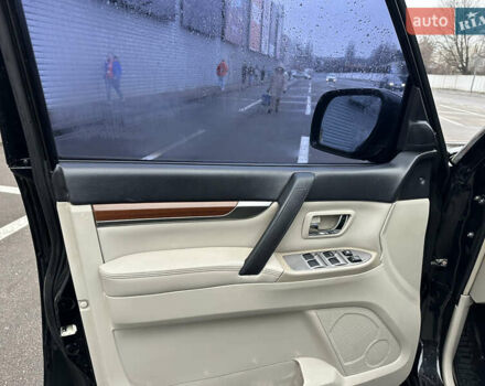 Черный Мицубиси Паджеро, объемом двигателя 3.2 л и пробегом 191 тыс. км за 12900 $, фото 8 на Automoto.ua