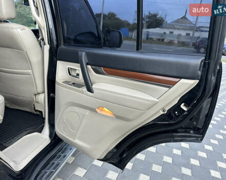 Черный Мицубиси Паджеро, объемом двигателя 3.2 л и пробегом 191 тыс. км за 12999 $, фото 16 на Automoto.ua