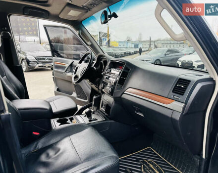 Черный Мицубиси Паджеро, объемом двигателя 2.97 л и пробегом 241 тыс. км за 11900 $, фото 22 на Automoto.ua