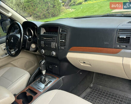 Черный Мицубиси Паджеро, объемом двигателя 3 л и пробегом 210 тыс. км за 10500 $, фото 26 на Automoto.ua