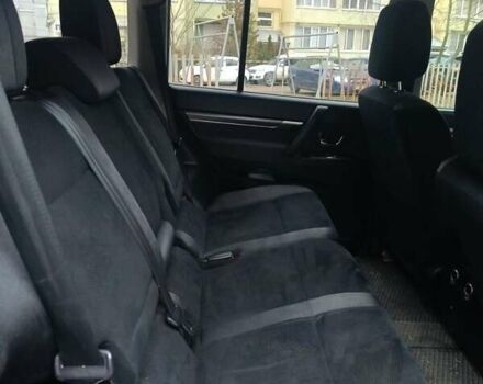 Черный Мицубиси Паджеро, объемом двигателя 3.2 л и пробегом 249 тыс. км за 13500 $, фото 4 на Automoto.ua