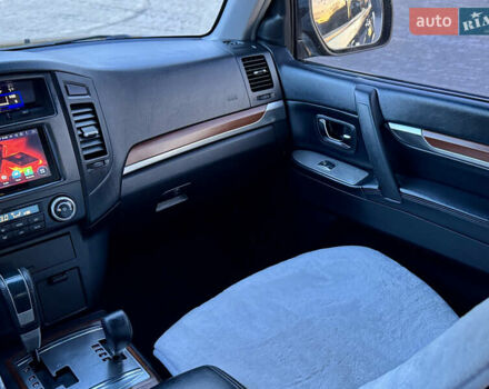 Черный Мицубиси Паджеро, объемом двигателя 3 л и пробегом 275 тыс. км за 9050 $, фото 32 на Automoto.ua